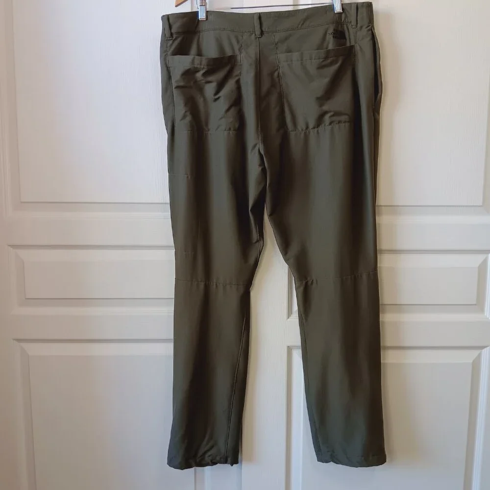 The North Face Men's New Taupe Green Solo Pant Size 40 x 33